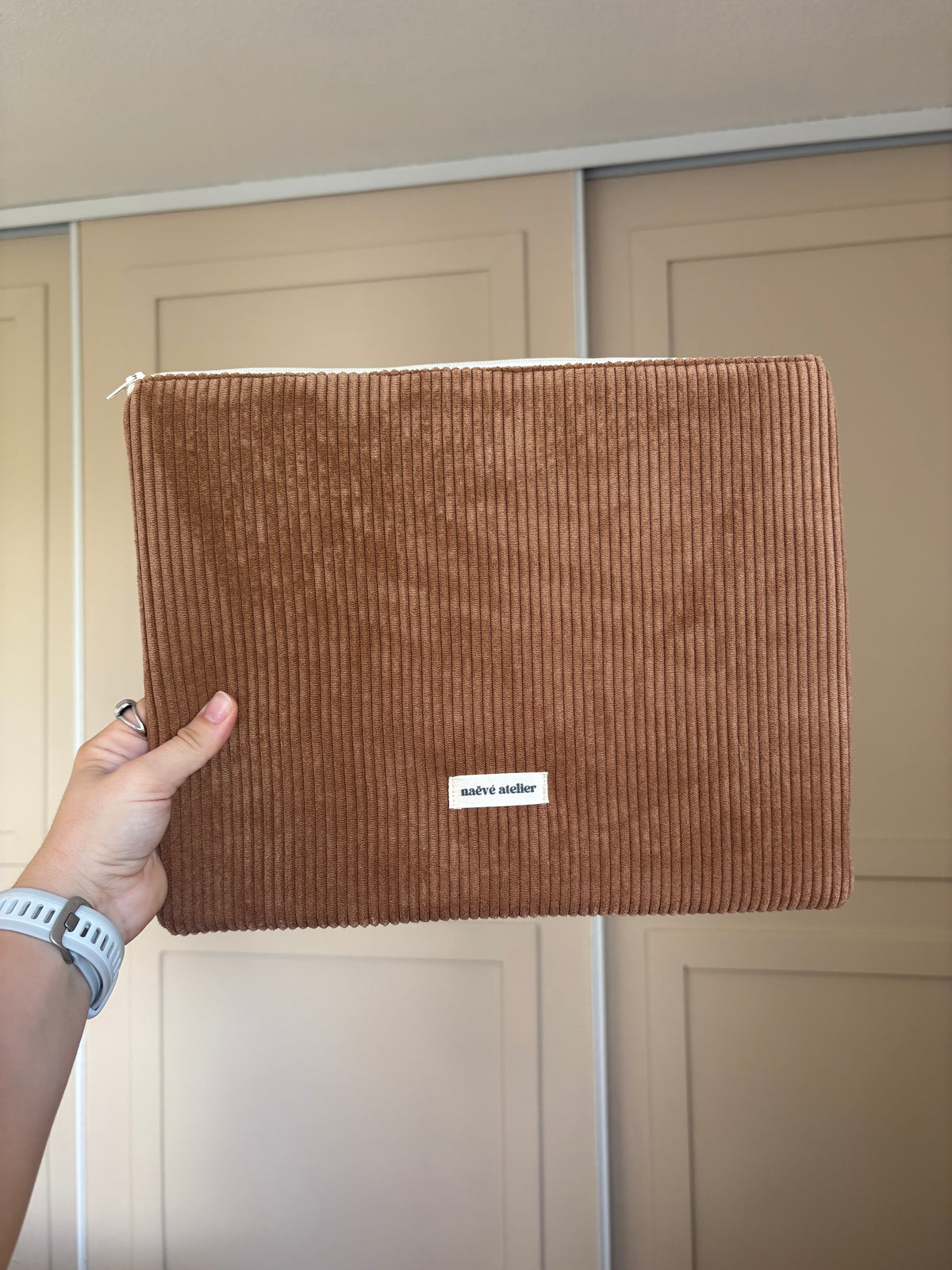 Pochette ordinateur velours marron