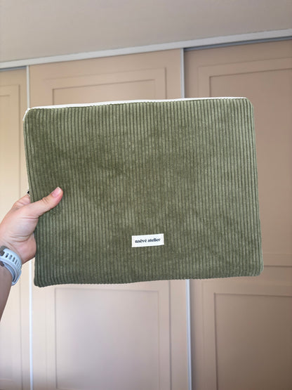 Pochette ordinateur velours vert olive