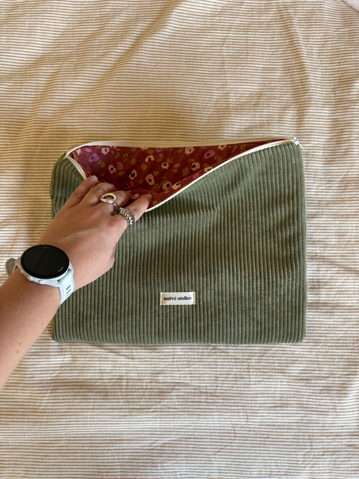 Pochette ordinateur velours vert olive
