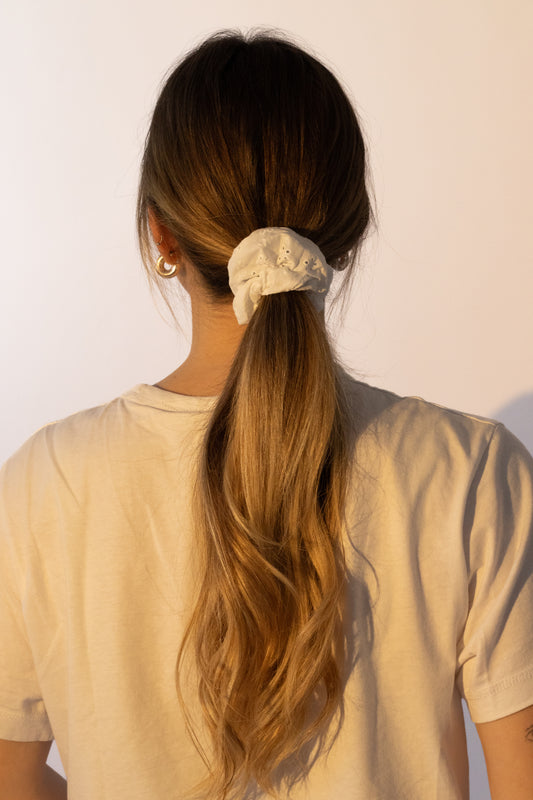 Chouchou broderie anglaise